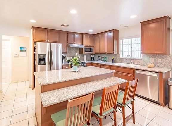 4th image of 7719 Encino Ave