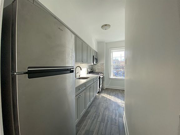 5th image of 55 Corbin Ave APT 32