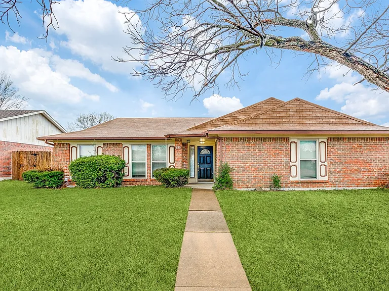 845 Harvest Glen Dr — Photo 1