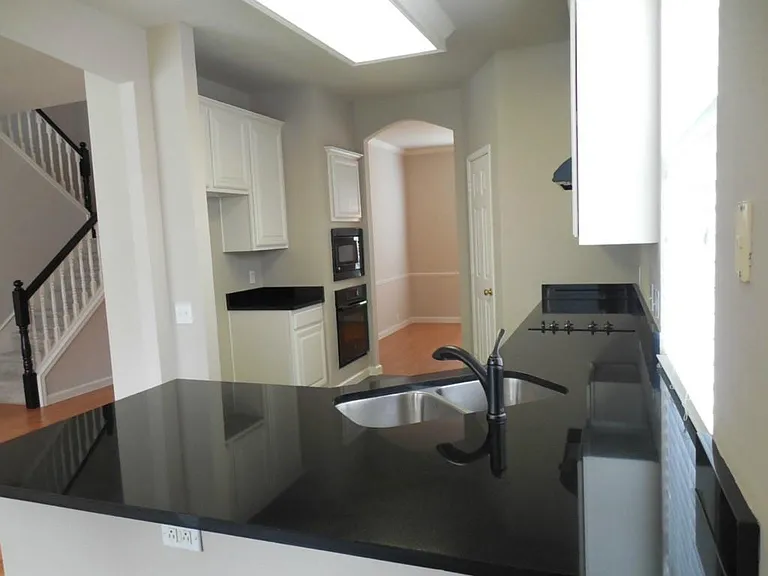 2709 Dunbar Dr — Photo 5