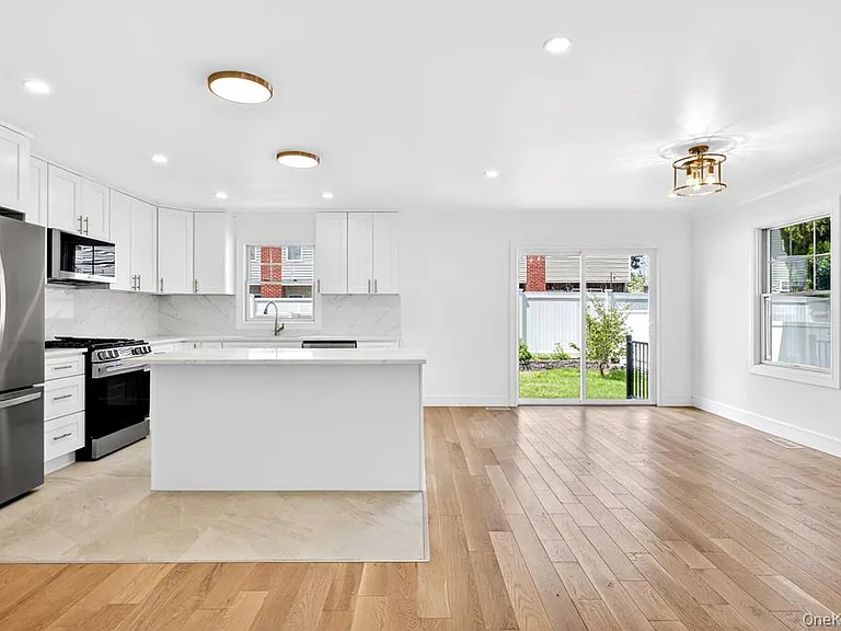 37 Corchaug Ave #B — Photo 8