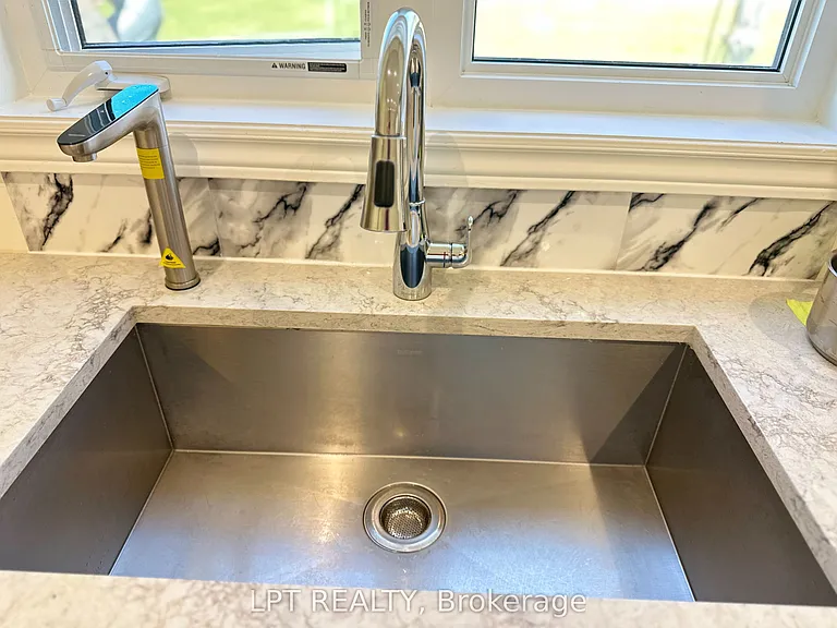33 Fair Winds Ln — Photo 8