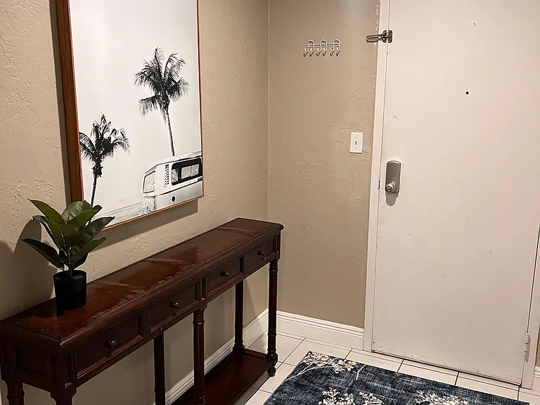 224 E Garden St #404 — Photo 5