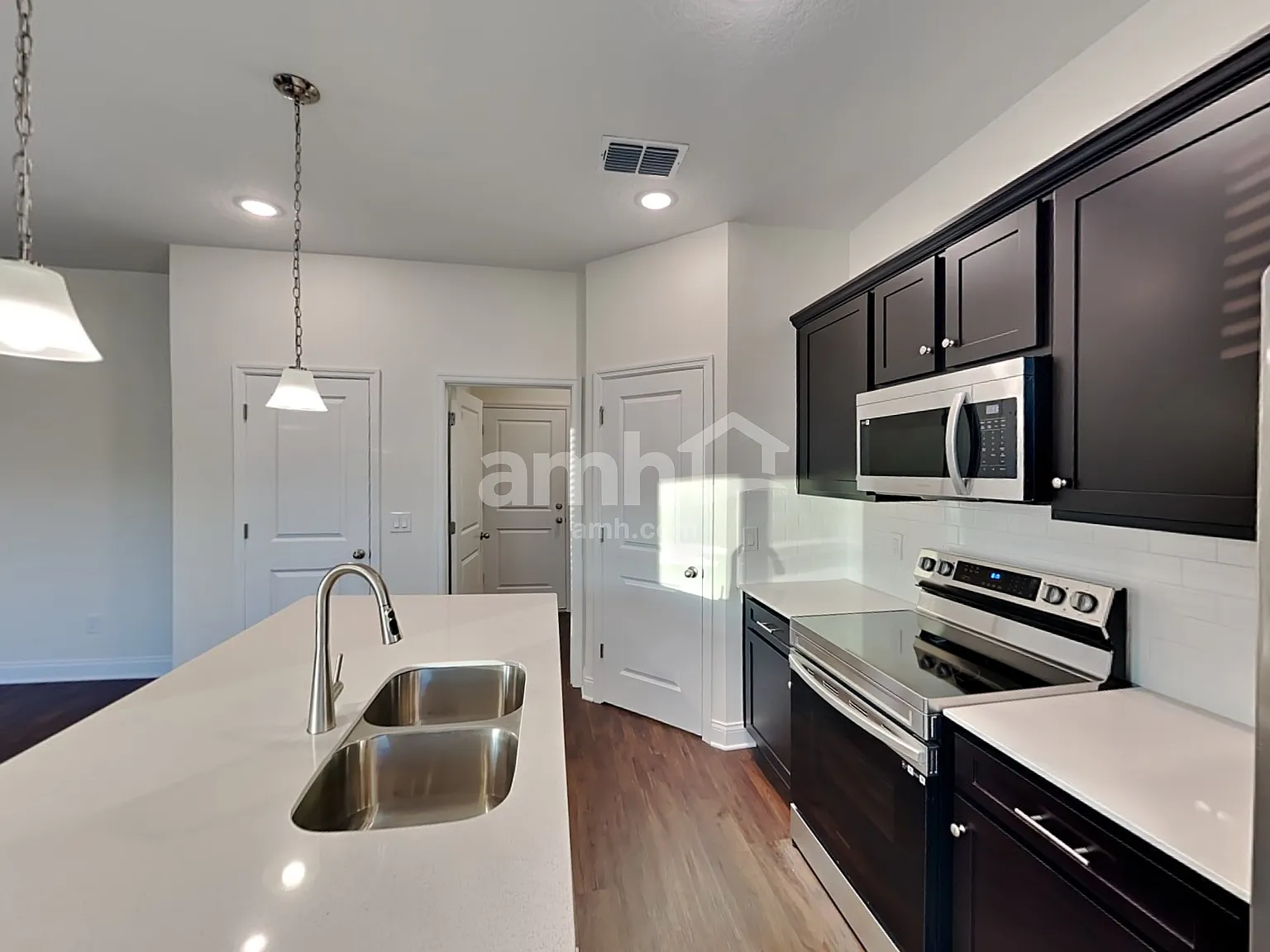 3 bed, 2.5 bath, 1644 sqft, $2,225 — Photo 3