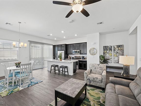 5th image of 771 Iris Desert St