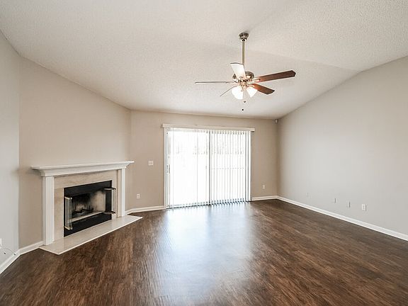 3rd image of 405 Cottage Cove Ct