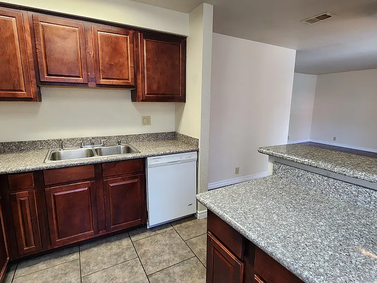 5281 River Glen Dr #228 — Photo 6