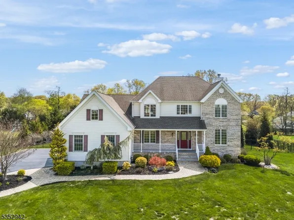 4 Wraight Ct, Hillsborough Twp., NJ 08844