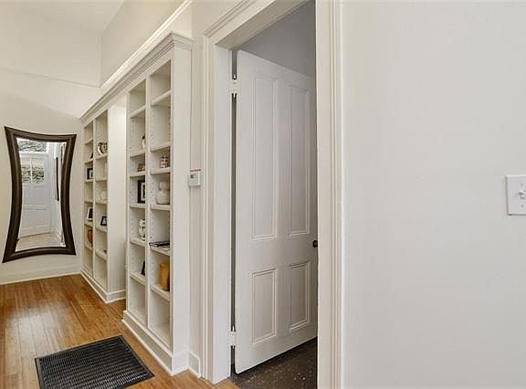 4th image of 2301 Magazine St #D