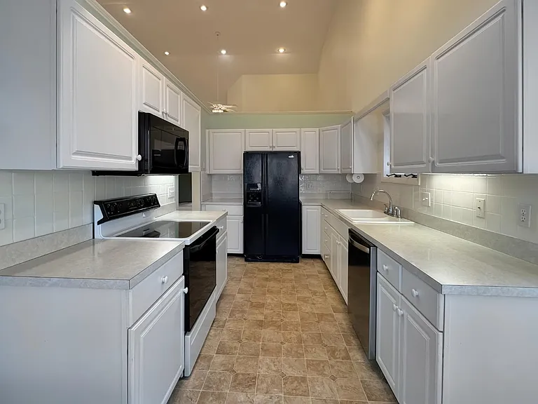 104 Lee Ave — Photo 7