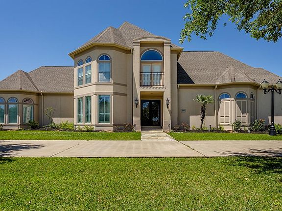 4th image of 330 Royal Lakes Blvd