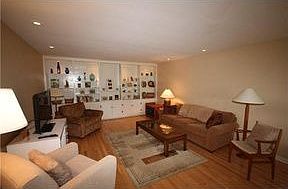 4th image of 408 Sheridan Cir