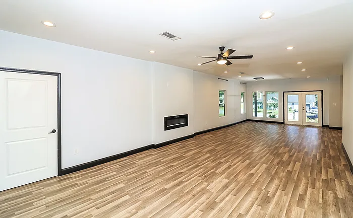 1433 Willow Dr — Photo 5
