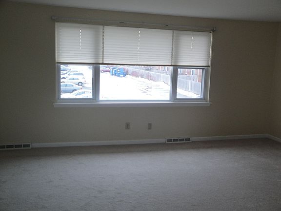3rd image of 72 Old Lyme Dr Bldg B 4
