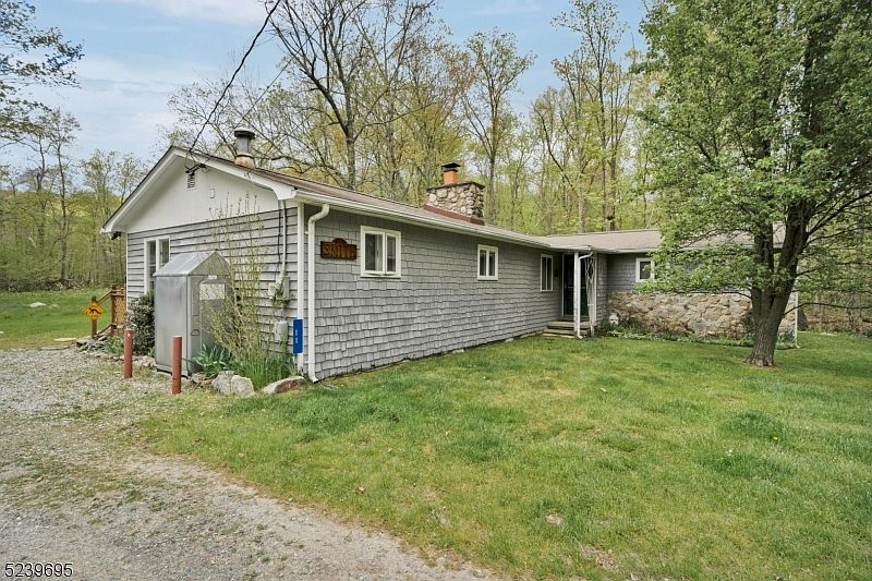 1st image of 11 Doris Dr