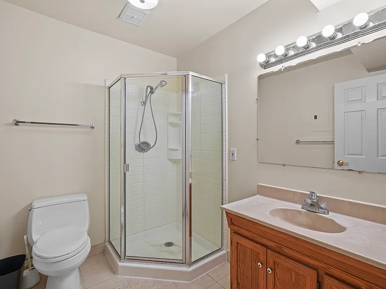 2340 Park Ave — Photo 11
