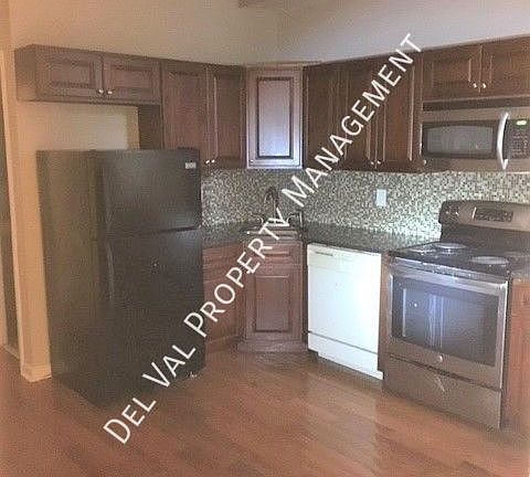5th image of 2257 N Park Ave #1