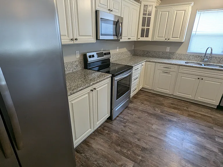 3703 W Saint Louis Ave — Photo 5