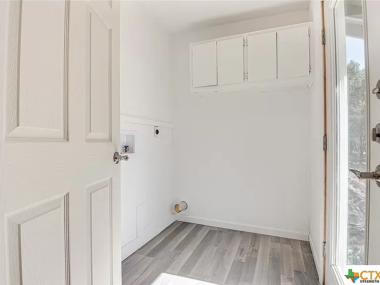 1668 Lakeview Dr — Photo 11