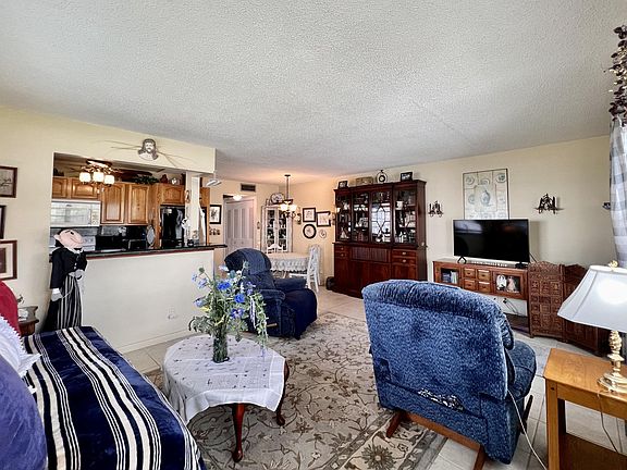 4th image of 227 Camden J