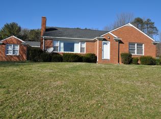 604 E Dolly Ann Dr, Covington, VA 24426