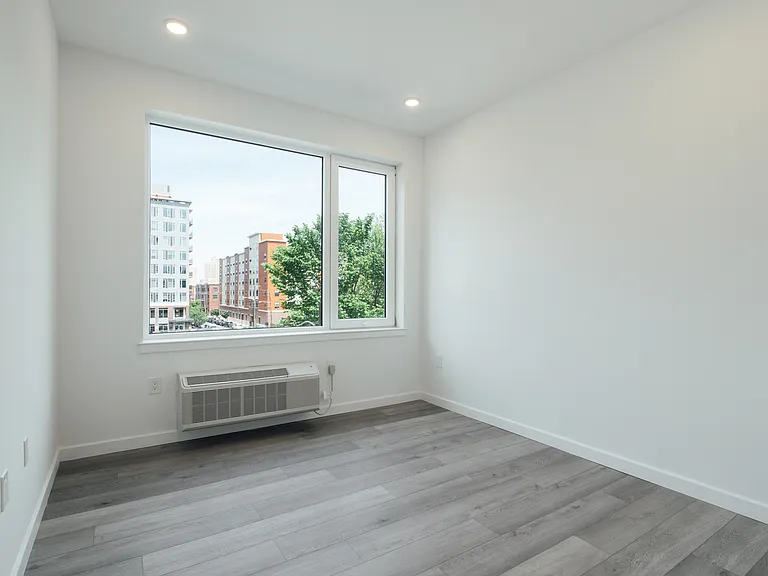 130 Monitor Street — Photo 24