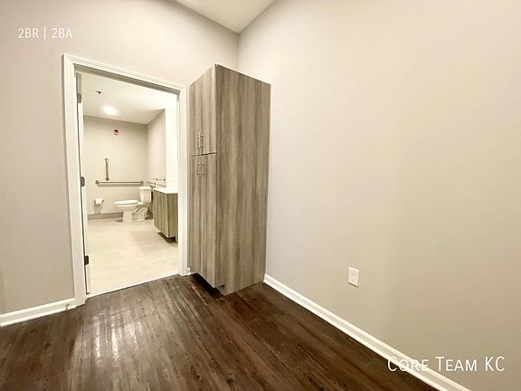 4th image of 3422 Broadway Blvd #107