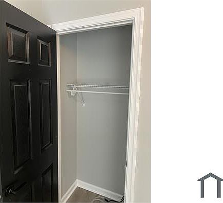 5th image of 3009 E Federal St