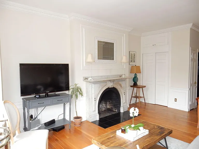 19 Chestnut St #3A — Photo 4