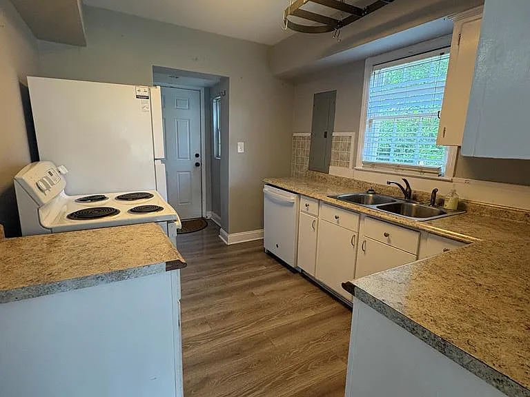 3927 Austin Dr — Photo 9