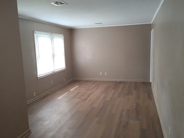 5692 N Lewis Ave — Photo 19