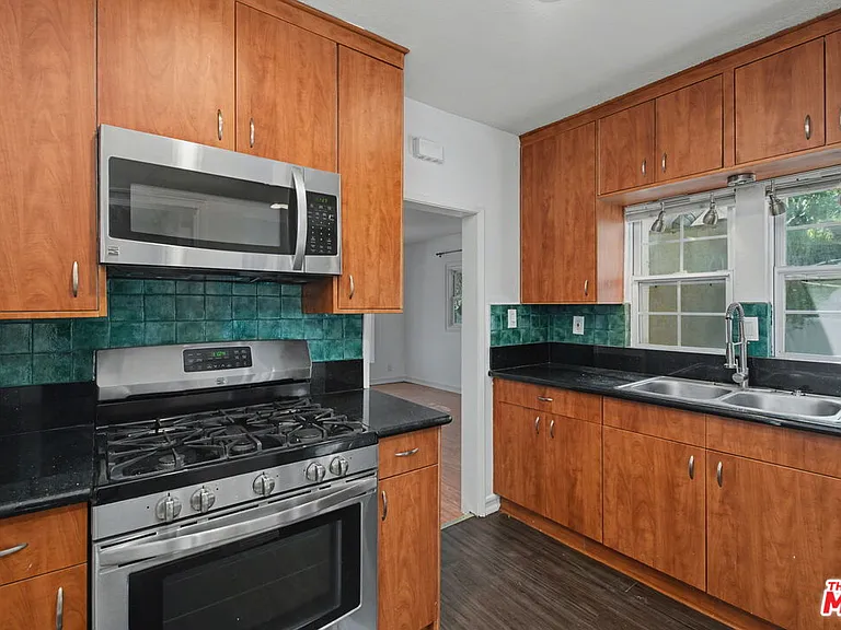 807 Annan Ter — Photo 12