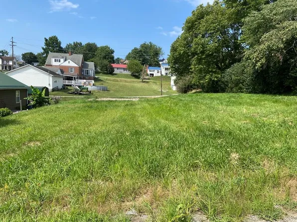 509 E 3rd St, Wellston, OH 45692