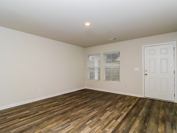 4th image of 220 Grassy Meadow Ln