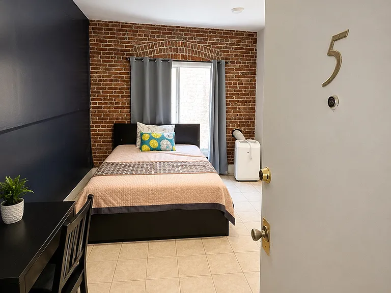1420 S Flower St #5 — Photo 4