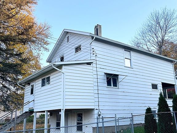 4th image of 217 E 3rd St