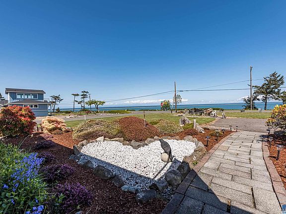 5th image of 300 Marine Dr