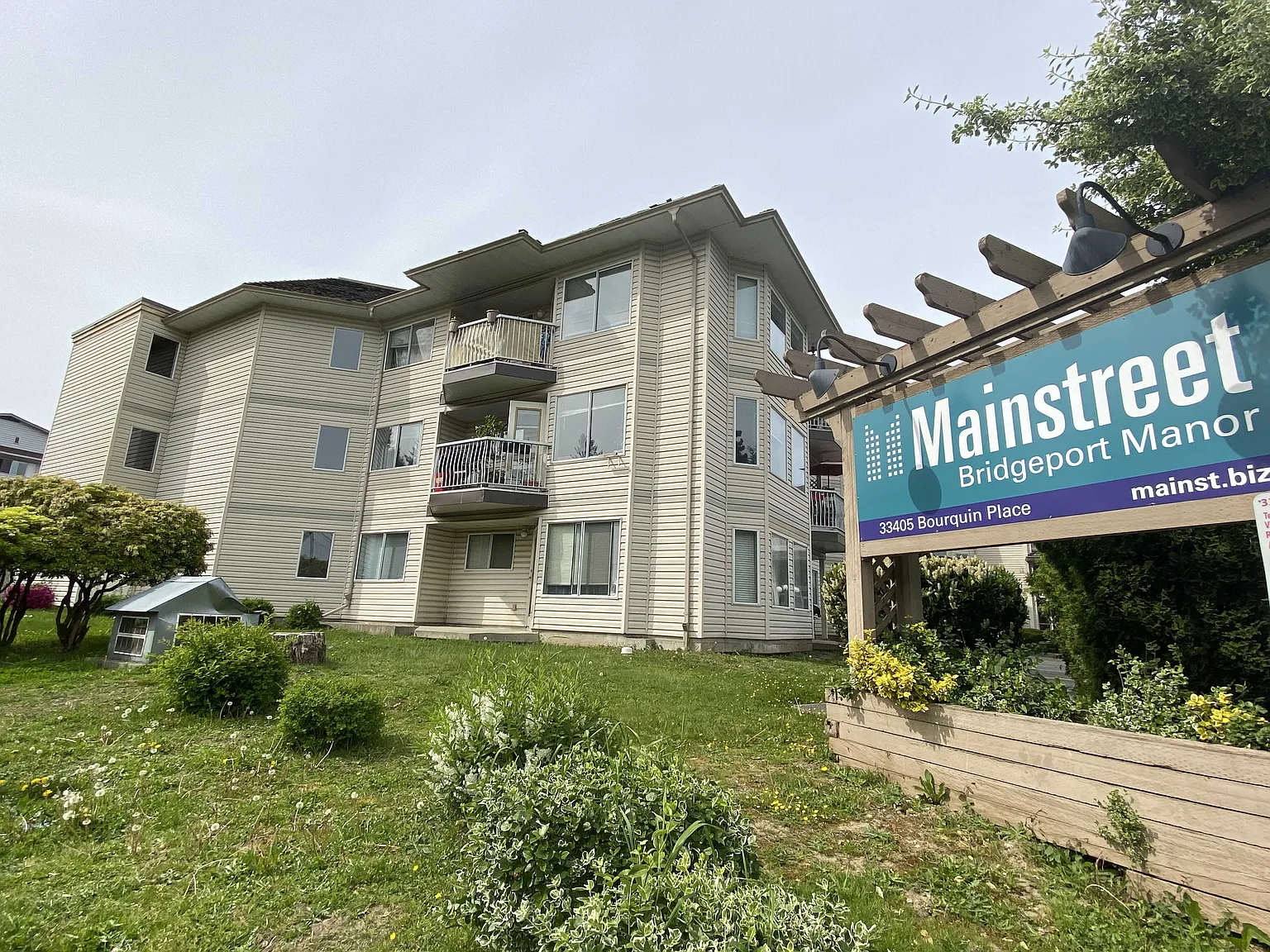 Bridgeport Manor — Photo 2
