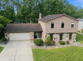 8417 Greenwich Ct, Fort Wayne, IN 46835