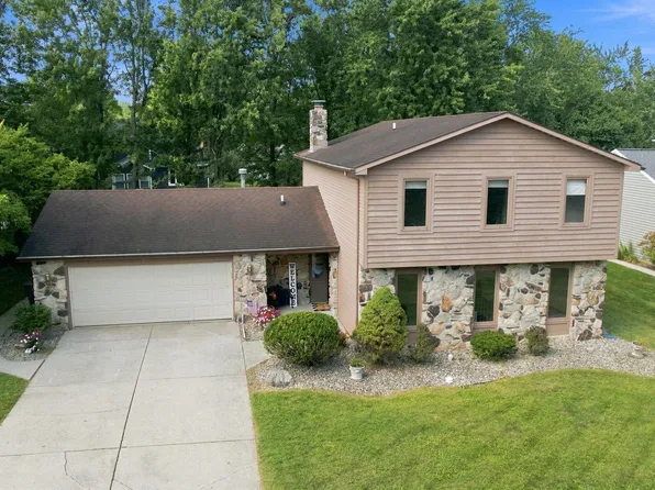 8417 Greenwich Ct, Fort Wayne, IN 46835