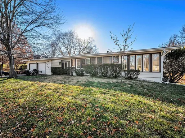 1407 NE Englewood Rd, Kansas City, MO 64118