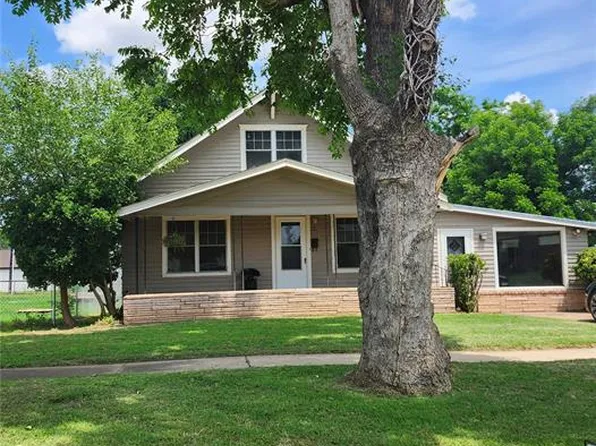 309 S Cherokee St, Hennessey, OK 73742