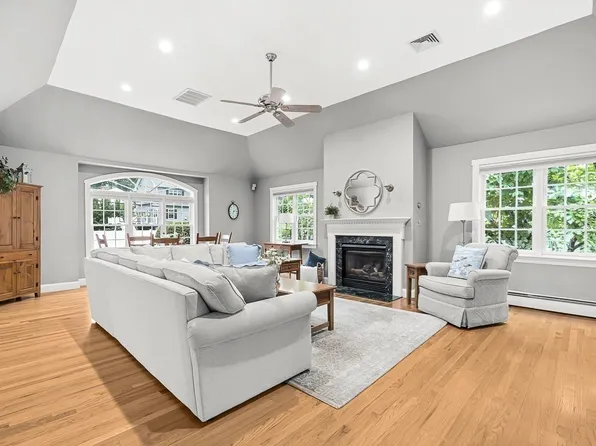 4 Churchill Rd, Winchester, MA 01890