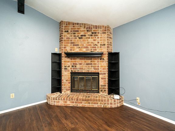5th image of 1695 Robin St
