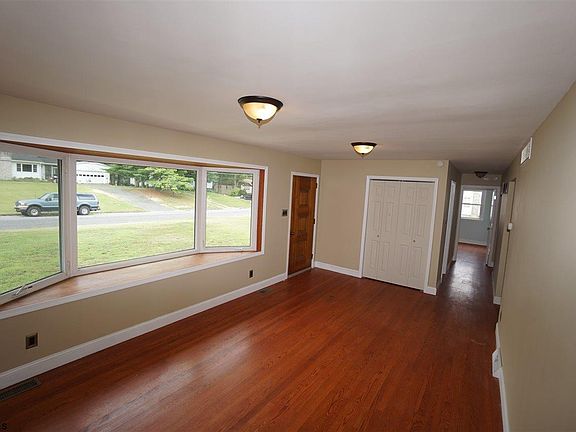 4th image of 16 Wildwood Ave