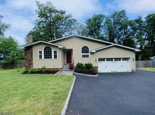 15 Martins Ln, Berkeley Heights, NJ 07922