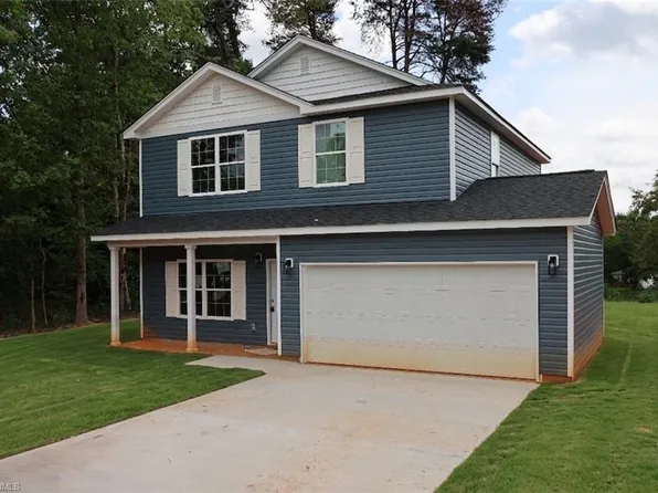 4533 Baux Mountain Rd, Winston Salem, NC 27105