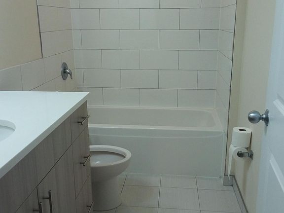 4th image of 3709 N Wilton Ave #1N