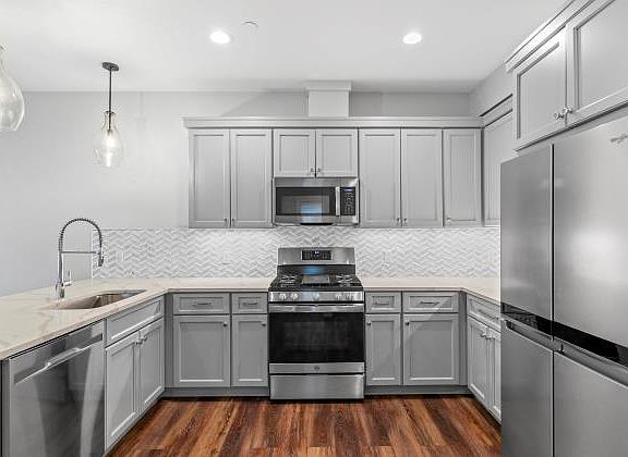 "Kenwood" - 2BR / 2 & 1/2 BA @ 96 East Ave