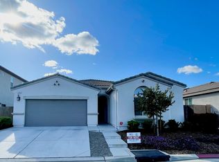 1066 Lindsay Ln, Clovis, CA 93619